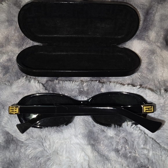 Fendi Glossy Black Sunglasses with Case Great Condition! - Picture 16 of 16